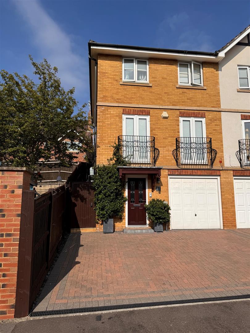 4 bed property in Wittersham Rise, St. Leonards-On-Sea